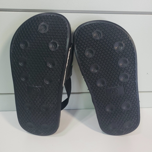 8K BABY YODA ON BOARD Kids Toddler Black Green Slides Flip Flops - Picture 4 of 5